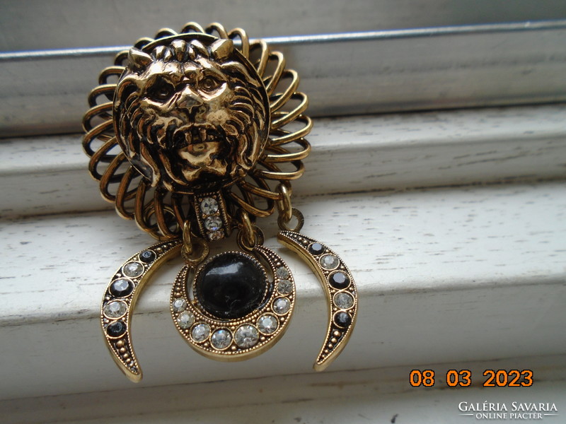 High quality vintage gold plated lion head brooch with cut stones marked w.Germany