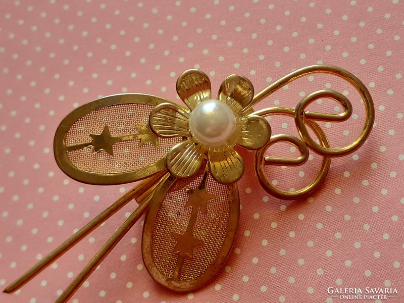 Vintage flower-shaped metal women's brooch old pin