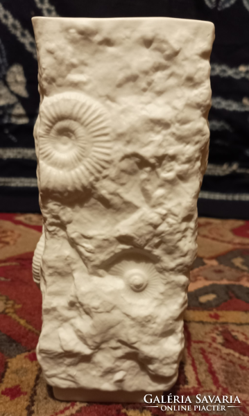 Kaiser fossil motif porcelain vase