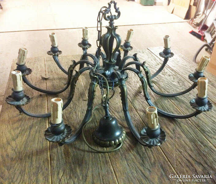 Immaculate condition 10-arm bronze chandelier with elegant decoration