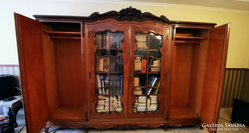 Antique cabinet in good condition