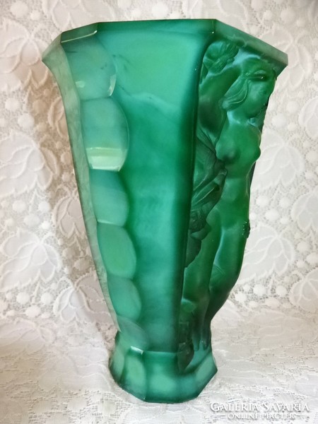 2db. Malachitüveg váza / C. Schlevogt -Gablonz.