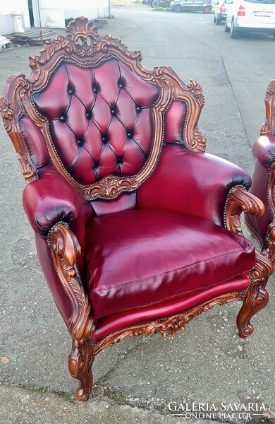 A663 Antik burgundi színű dúsan faragott barokk rokokó chesterfield bőr ülőgarnitúra