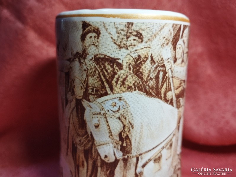 Budapest commemorative cup with images of the conquest