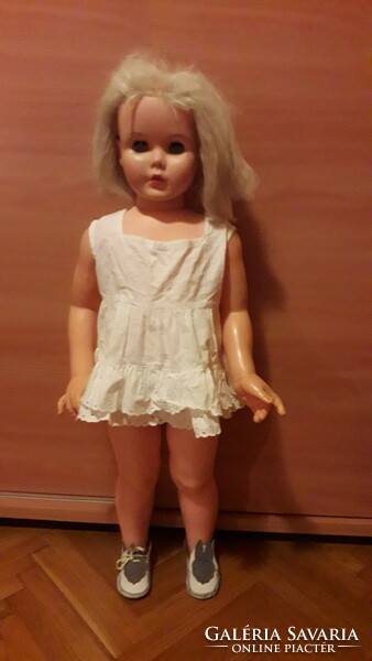 Retro walking doll, walking doll, life-size, with original clothes, plastic/rubber body.
