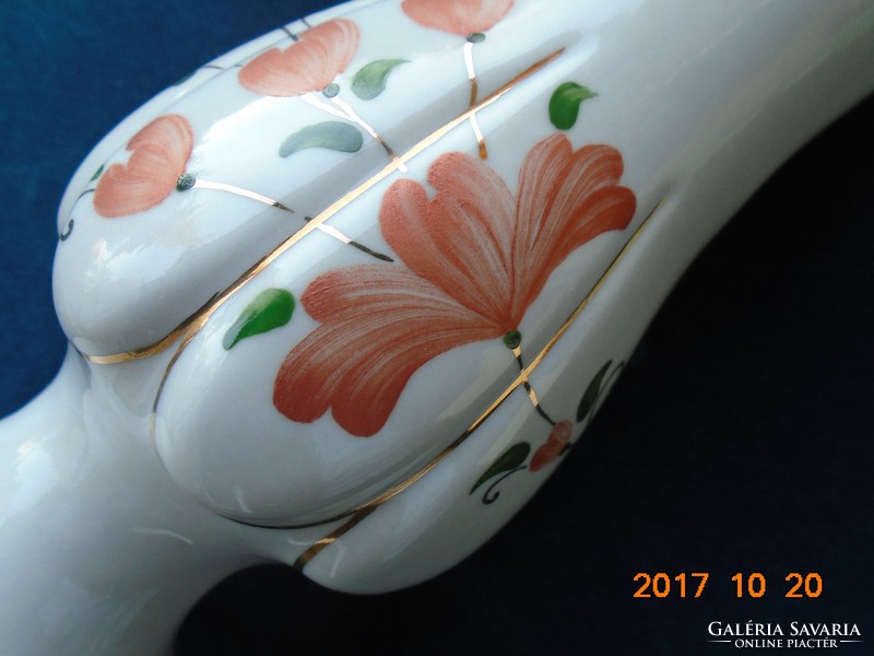 Segesvár hand-painted old gold ribbed vase with pink flower pattern