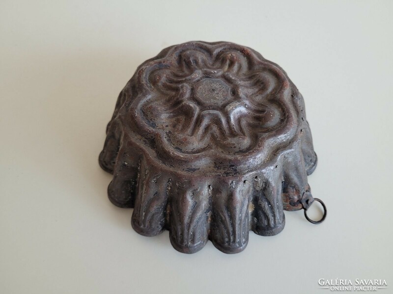 Old baking mold, iron, antique ball oven mold, confectioner's tool