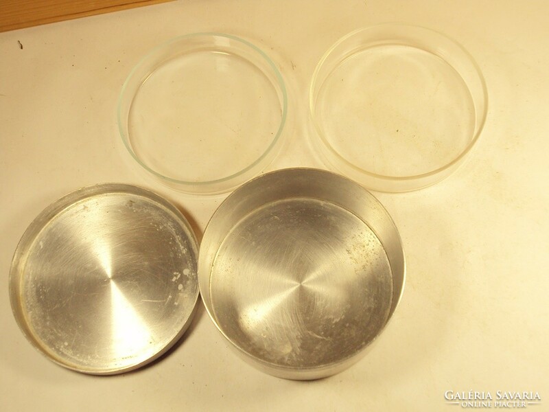 Régi retro laboratóriumi üveg tégely 2 db, alumínium dobozban