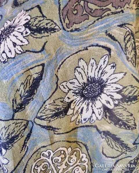 Vintage shawl 87x87 cm. (3178)