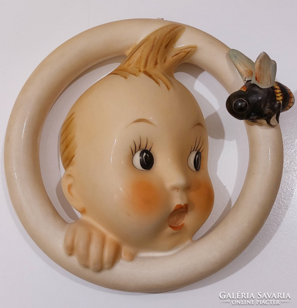 Antik Mc Hummel jelzett fali dísz gyermek figura bogarral