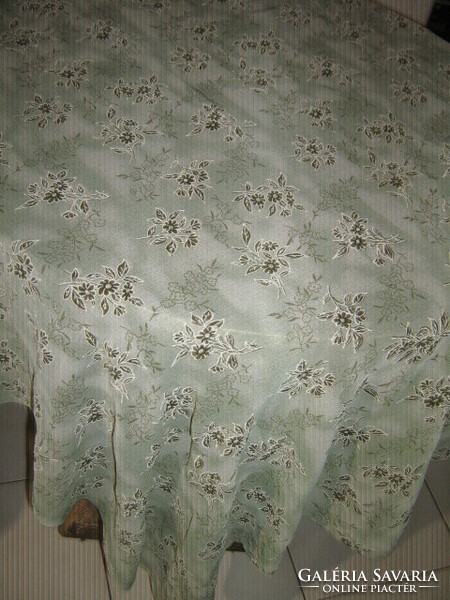 Vintage stílusú női pasztell árnyalatú tavaszi selyem sál
