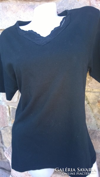Fashionable women's top-blouse-t-shirt with a black lace neckline, size m
