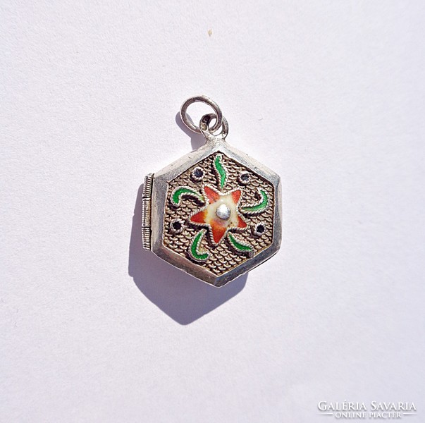 Chinese fire enamel silver photo pendant