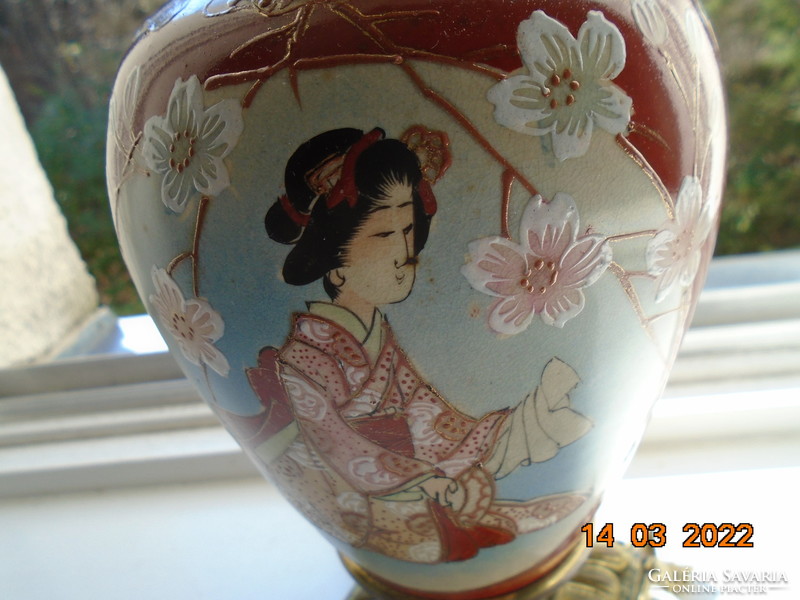 Antik japán porcelán és aranyozott bronz váza Gésával, cseresznye virággal, Fo kutyával ,restaurált
