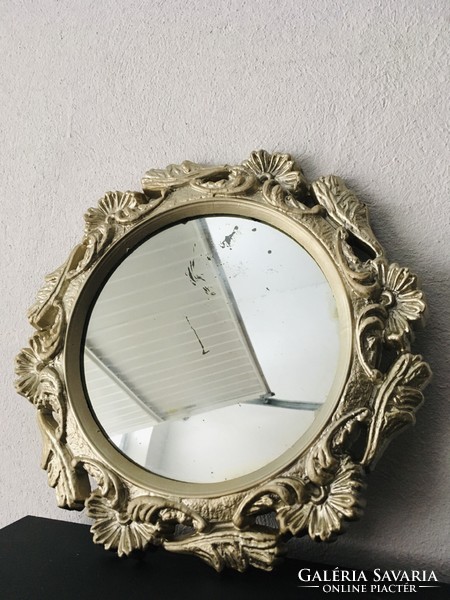 Oval gold mirror-decoration