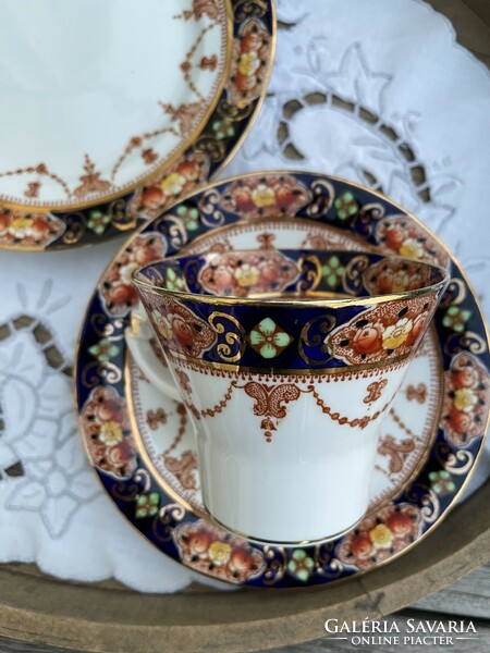 Sumptuous antique royal albert porcelain set, tea trio