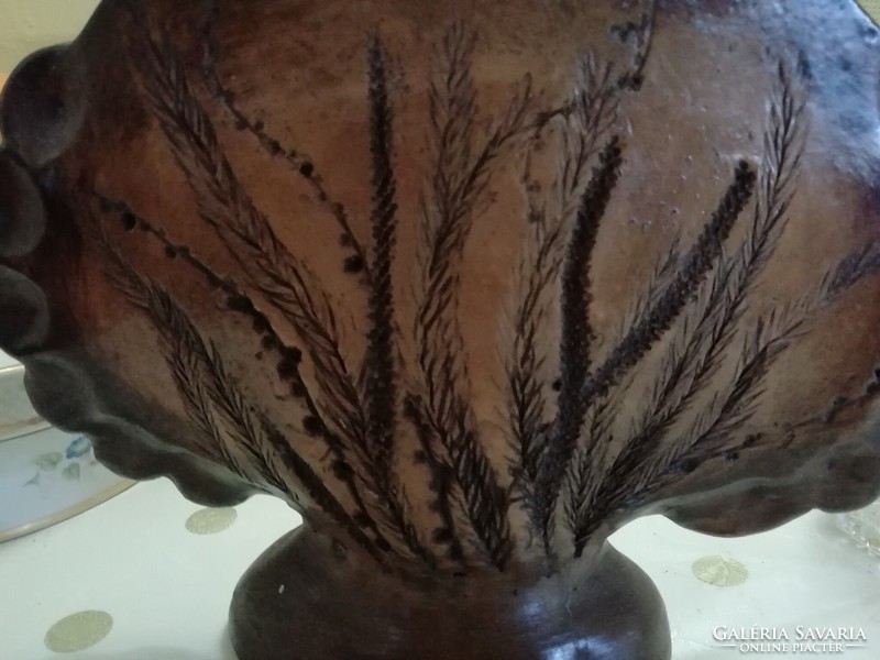 K. Gy szignóval jelzett kerámia váza hibátlan állapotban