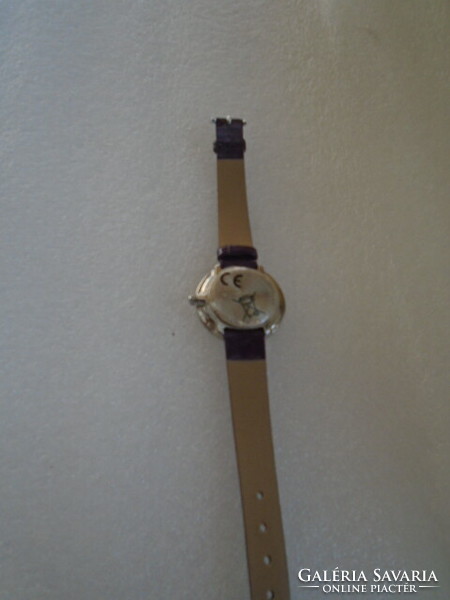Well-functioning Japanese women's watch with used leather strap, watch size: 28 mm