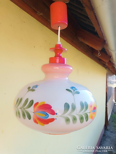 Üveg mennyezeti lámpa festett virágmotívummal
