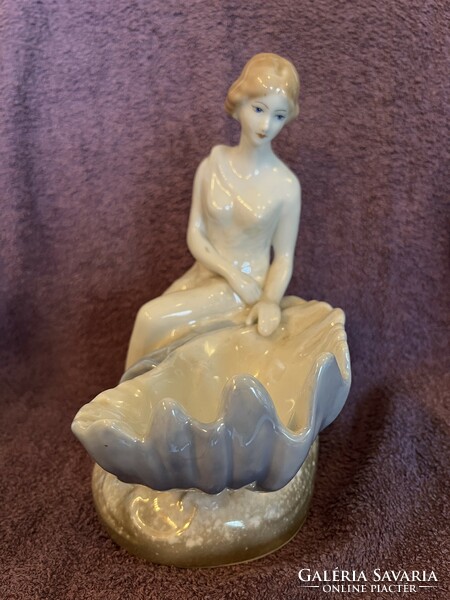 Porcelain girl with a shell
