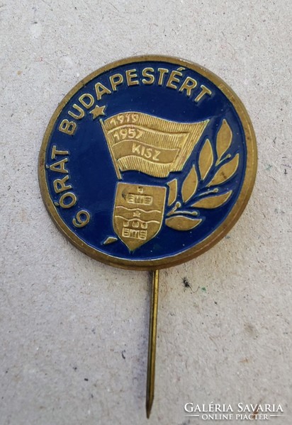 2 small badges from the 70s