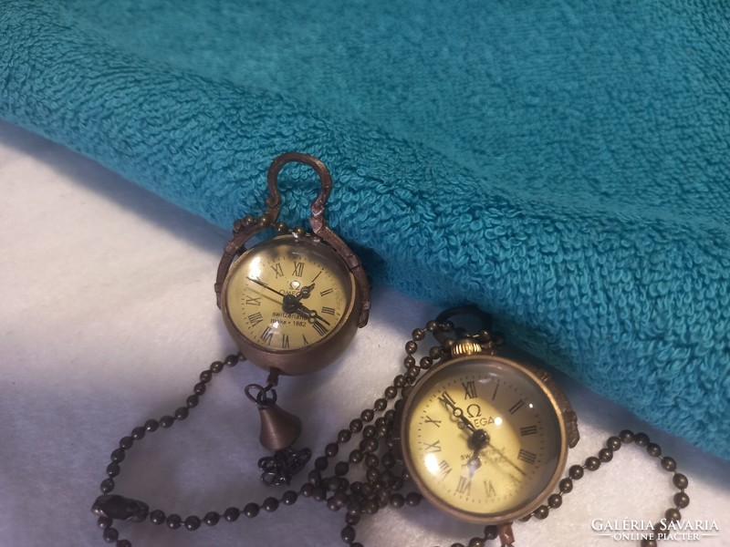Omega spherical necklace watch/pocket watch, in a copper socket, diameter 3cm