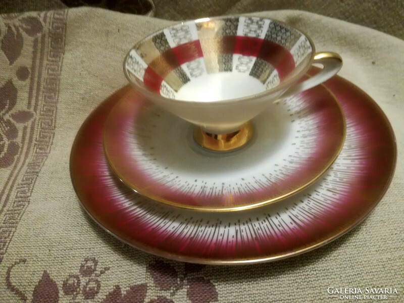 Burgundy / gold Bavarian breakfast trio: cup - saucer - dessert plate - art&decoration