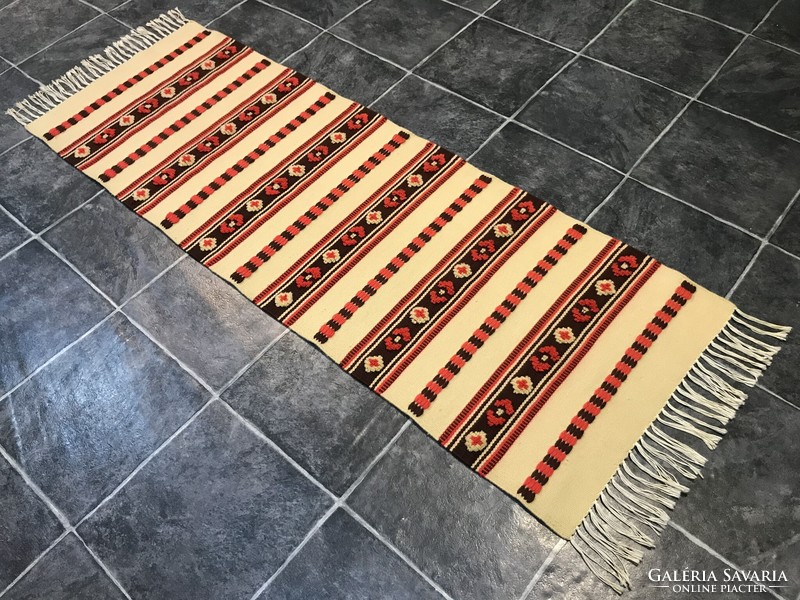 Toronto hand-woven wool rug / tapestry with embossed pattern, 61 x 195 cm