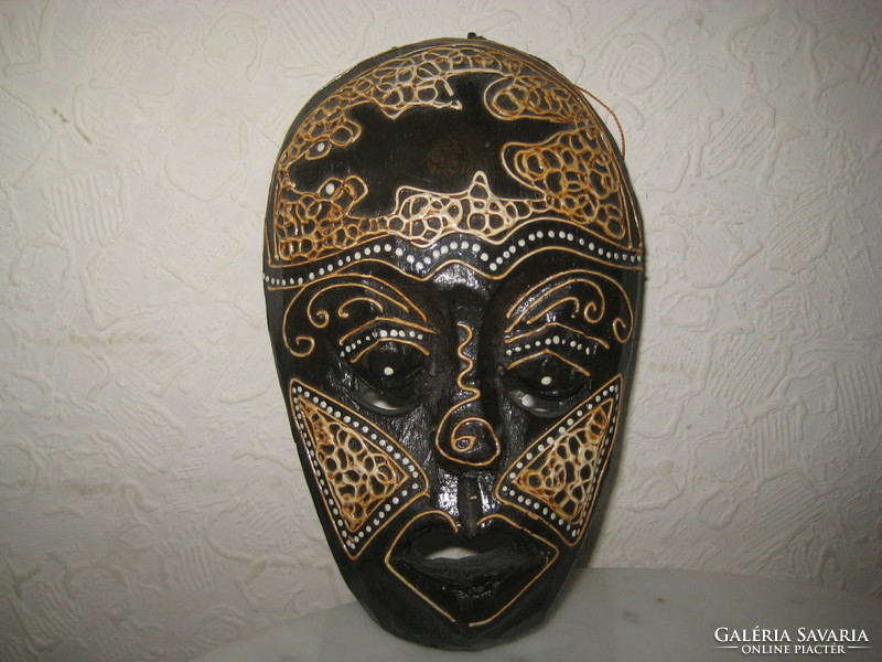 African hand-carved mask, 9 x 14 cm