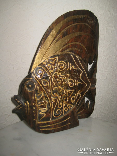 Afrikai ajándék tárgy , faragott vitorlás hal , 20 x 16 cm