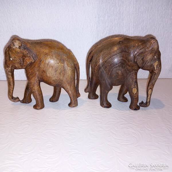 "Elefántok ",fa könyvtámasz, fafaragás, figurális szobor.