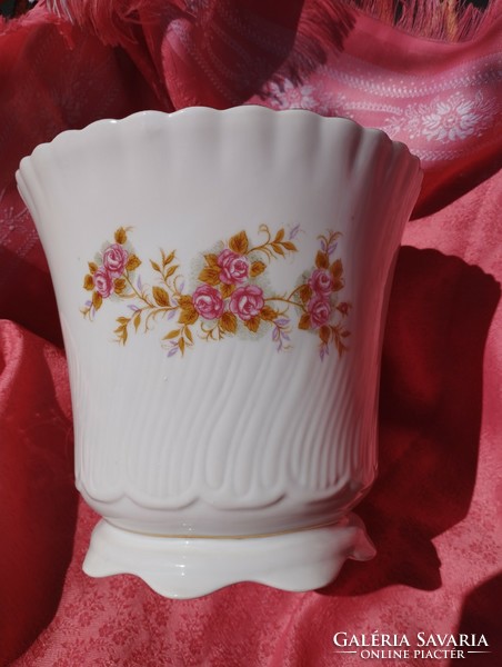 Virágmintás porcelán kaspó