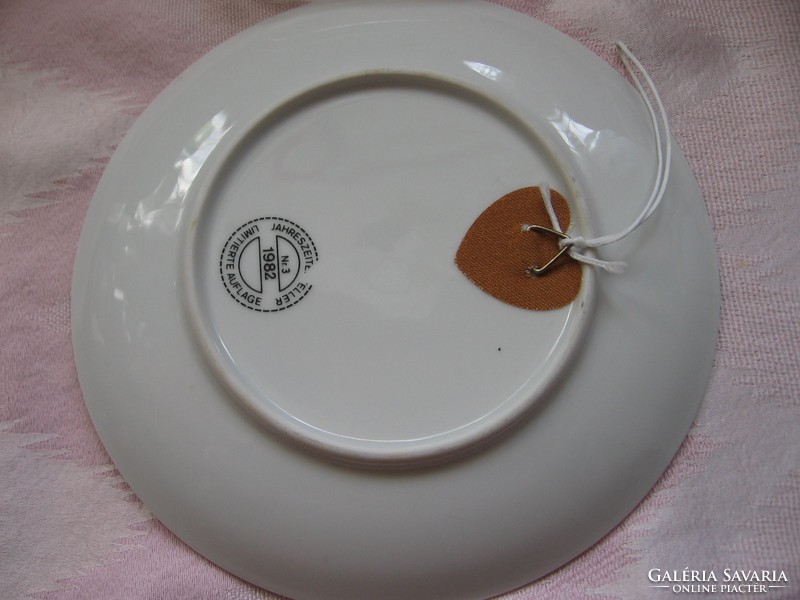 Limited collection seasonal spring 1980, autumn 1982 scene decorative plate