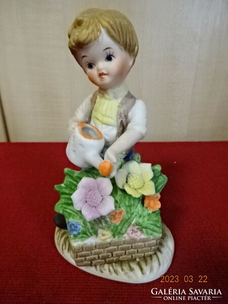 Porcelán figura, virágot öntöző fiú, kézi festés, magassága 13 cm. Jókai.