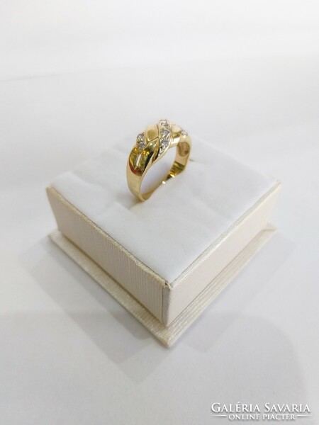 14 Carat gold 3.3g. Women's ring with small turban, zircon stone, in new condition!