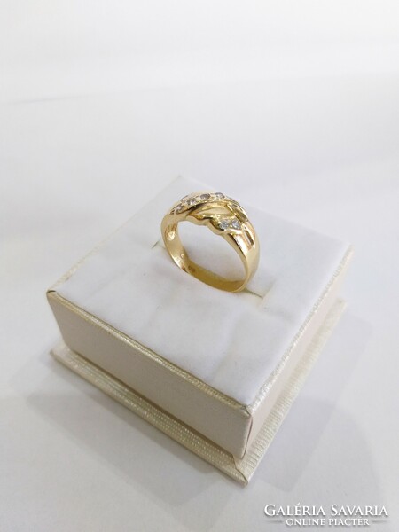 14 Carat gold 3.3g. Women's ring with small turban, zircon stone, in new condition!