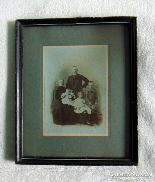 Antik családi fotó eredeti keretben