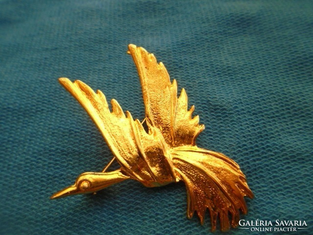Old brooch depicting a bird
