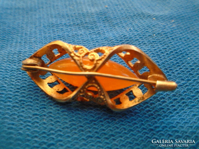 An old brooch, perhaps with an amber stone
