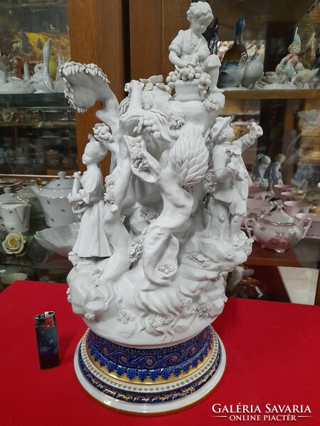 Egyedi Francia Exkluzív Sevres Figurális Nagyméretű Porcelán Szobor. 44 cm.