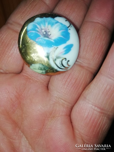 The porcelain badge is in the condition shown in the pictures
