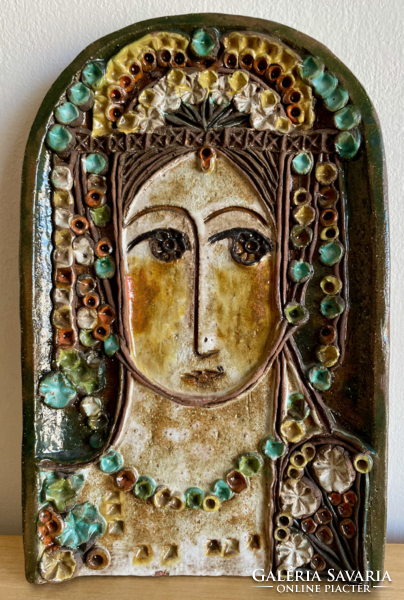 Györgyey Zsuzsa - Női fej  (festett-mázas kerámia)