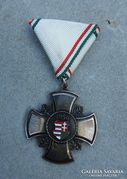 Hungarian coat of arms award
