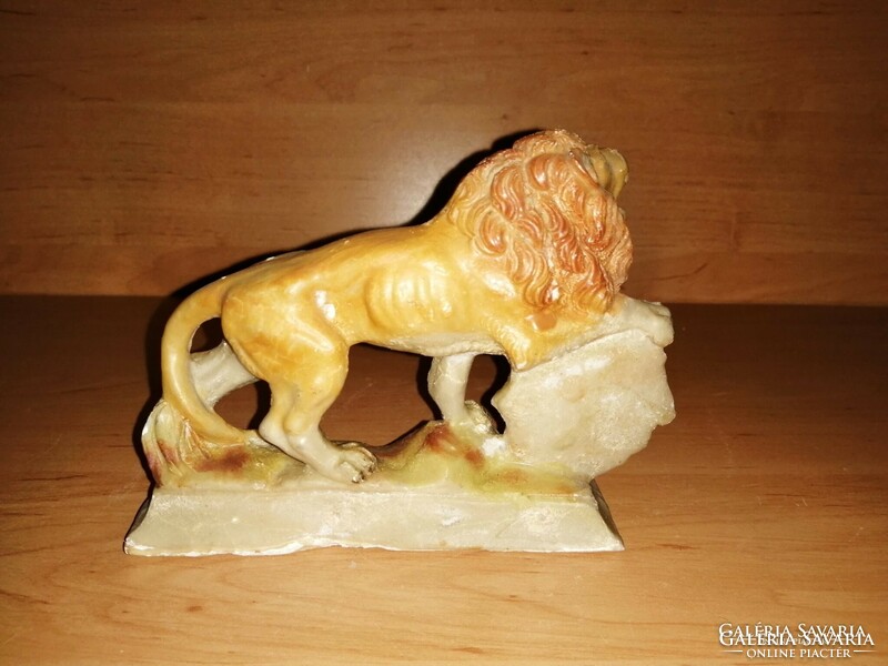 Salt statue of a lion figurine 10.5 cm high