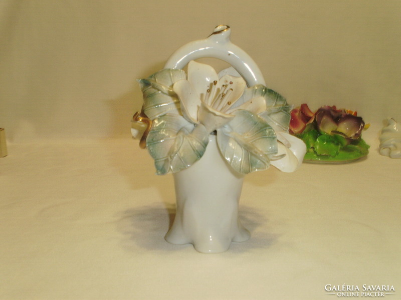 Porcelain and ceramic ornaments - eight pieces together - flower, basket, swan,...