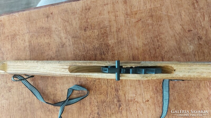 (K) old toy wooden rifle