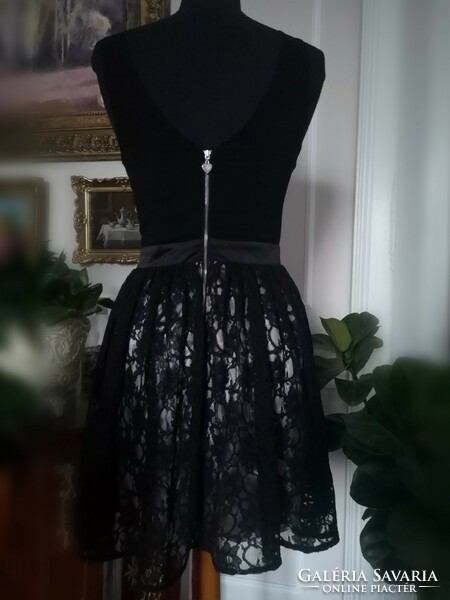 Lipsy London 38-as kis fekete ruha, alkalmi parti csipke, elegáns bő szoknya