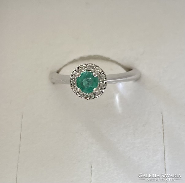 18 karátos fehérarany gyűrű,smaragdal és gyémántokkal!