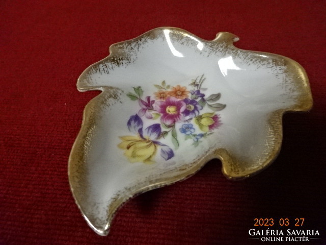 German porcelain, leaf pattern, floral centerpiece. Length 10 cm. Jokai.