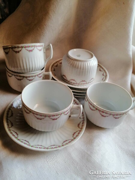 Porcelán teás csészék kistányérral